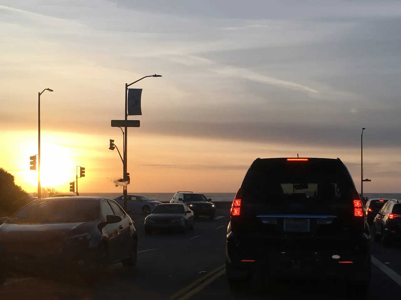 車通勤の強い味方｜オーバーサングラスで安全視界を確保！