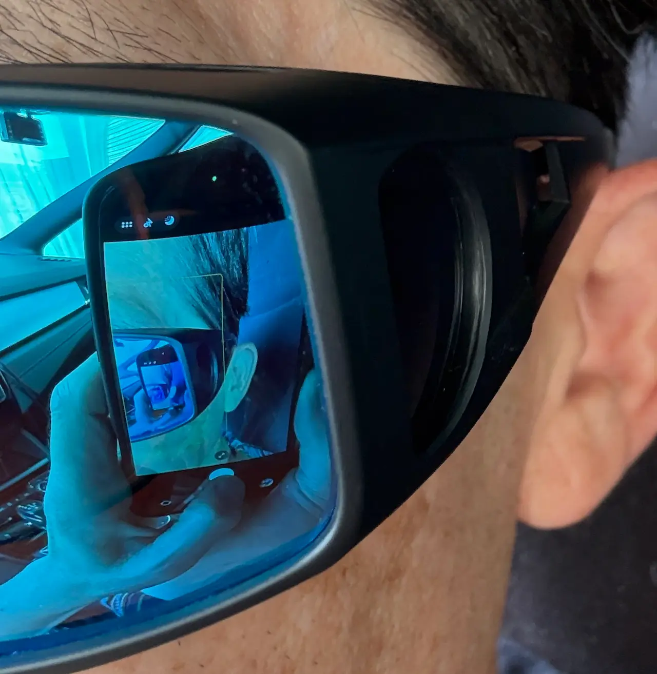 眼鏡の上からかけられるサングラス